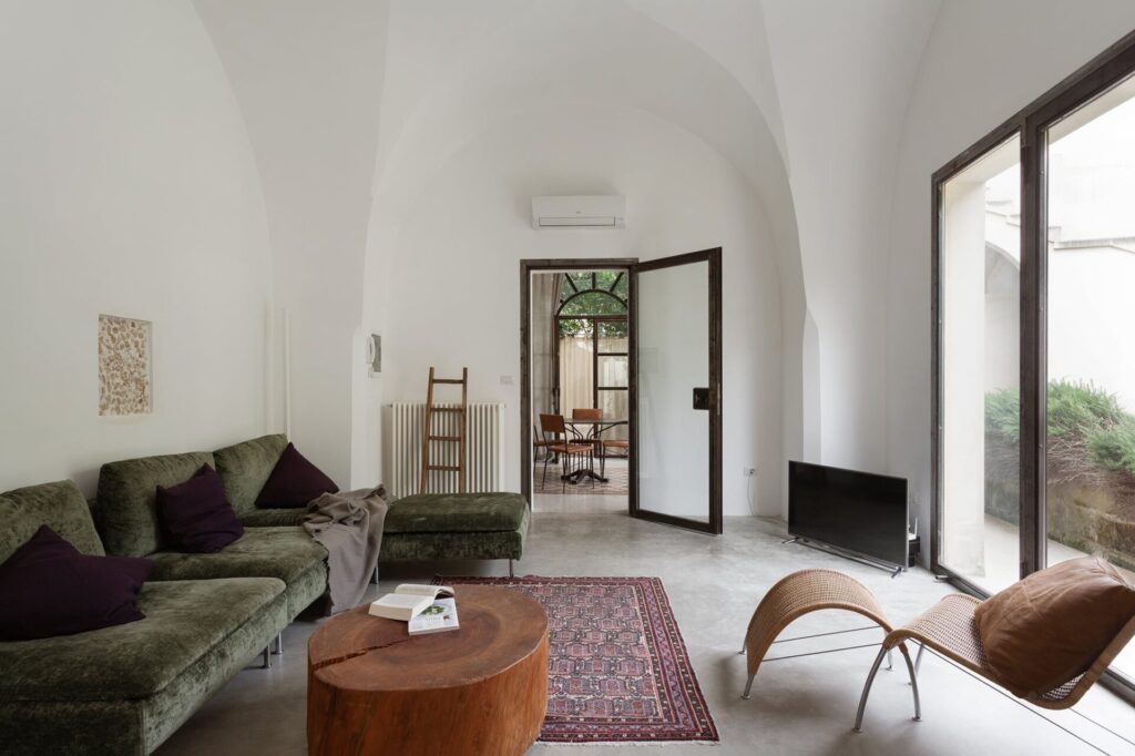 12. Agrumeto_Nardòsalento_Credits40Mirrors_098_living room Living room with wicker chairs and glass doors to the garden, La Casa Grande, Nardò