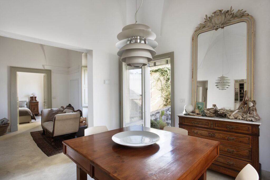 13bis Angelo_Custode_Nardòsalento_Credits40Mirrors_9880_Dining & living room Dining room with tiered pendant light and gilt-framed mirror, Angelo Custode, Nardò