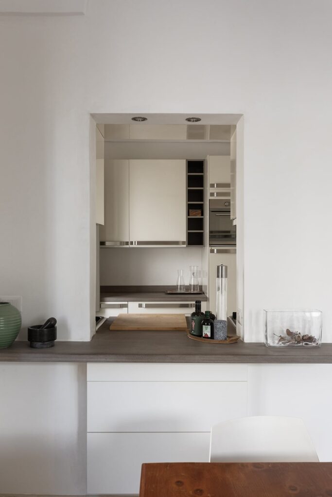 14. Angelo_Custode_Nardòsalento_Credits40Mirrors_45_First floor kitchen First-floor kitchen pass-through with cream cabinetry, Angelo Custode, Nardò