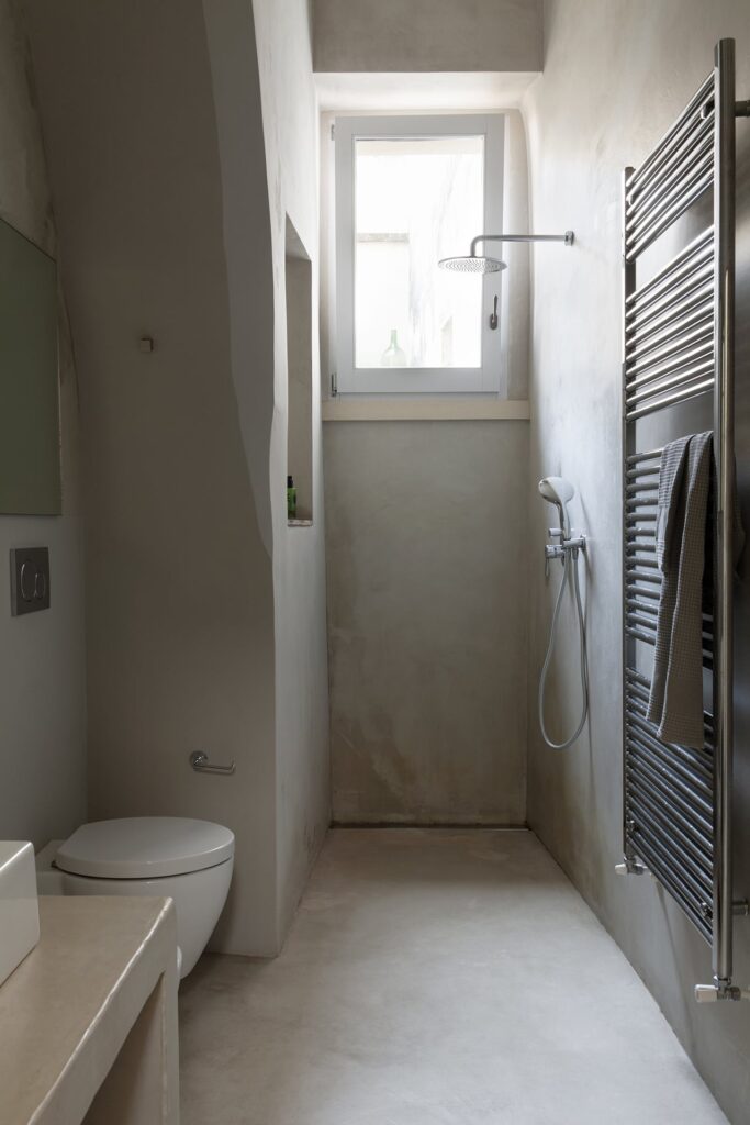 Bedroom 1 ensuite with a narrow walk-in shower, Agrumeto house, Nardò