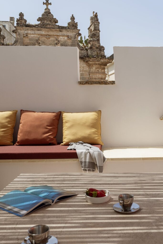Built-in terrace bench with cushions and breakfast table, La Botte, Nardò