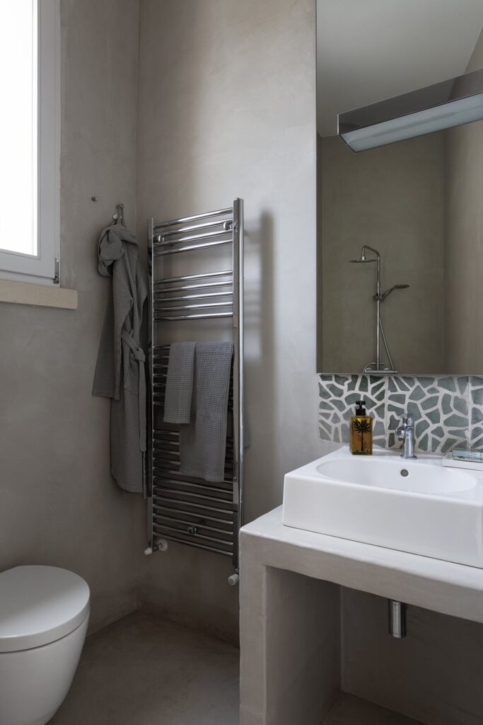 Bedroom 2 ensuite bathroom with a heated towel rail and mosaic tile, Agrumeto house, Nardò