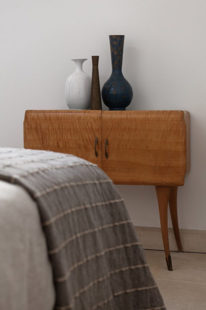 26. Angelo_Custode_Nardòsalento_Credits40Mirrors_25_Bedroom 2 detail Mid-century sideboard with ceramic vases, second bedroom, Angelo Custode, Nardò